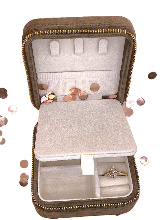 Benevolence LA Plush Velvet Jewelry Box 