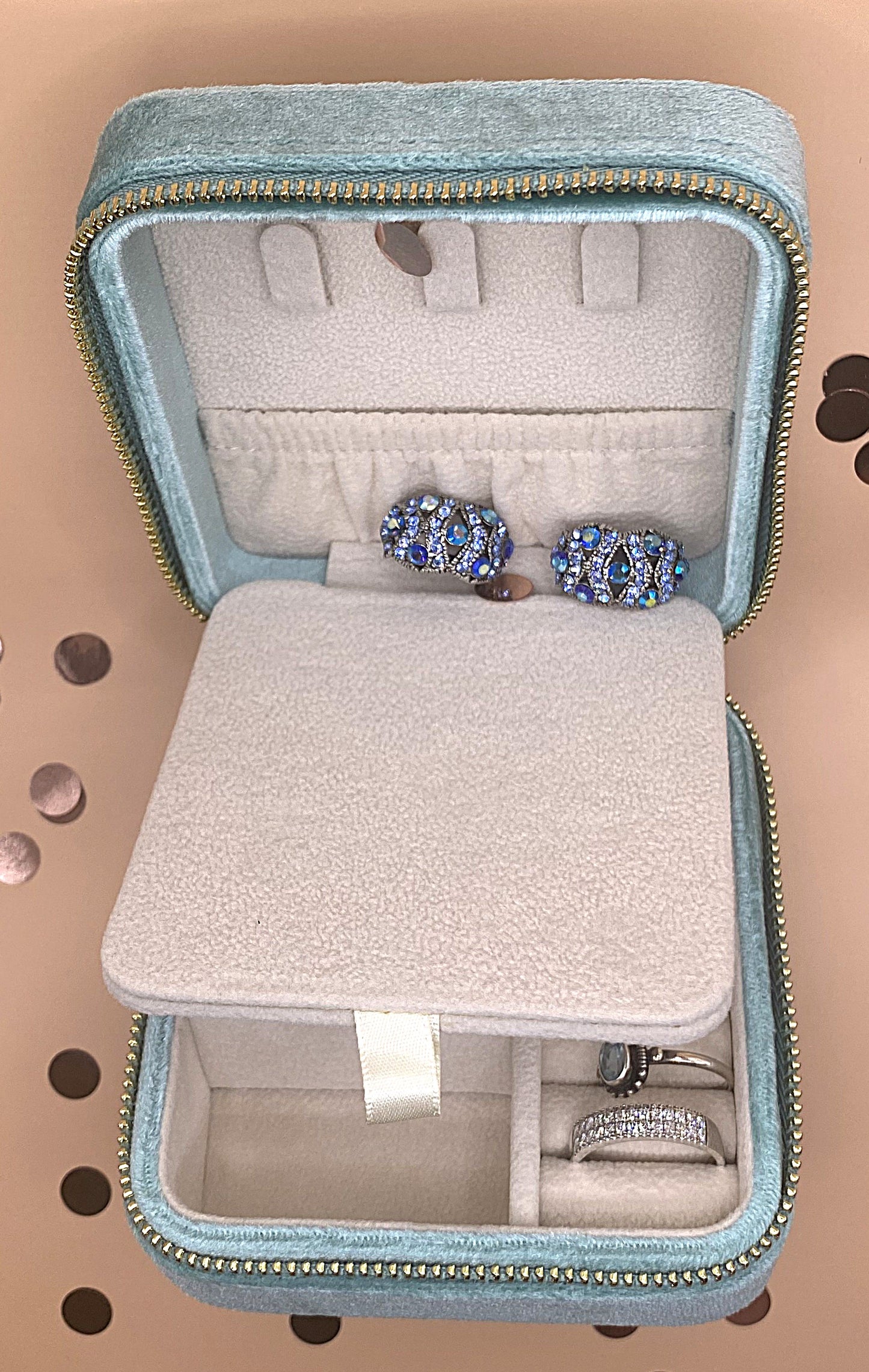 Benevolence LA Plush Velvet Jewelry Case - LIght Green