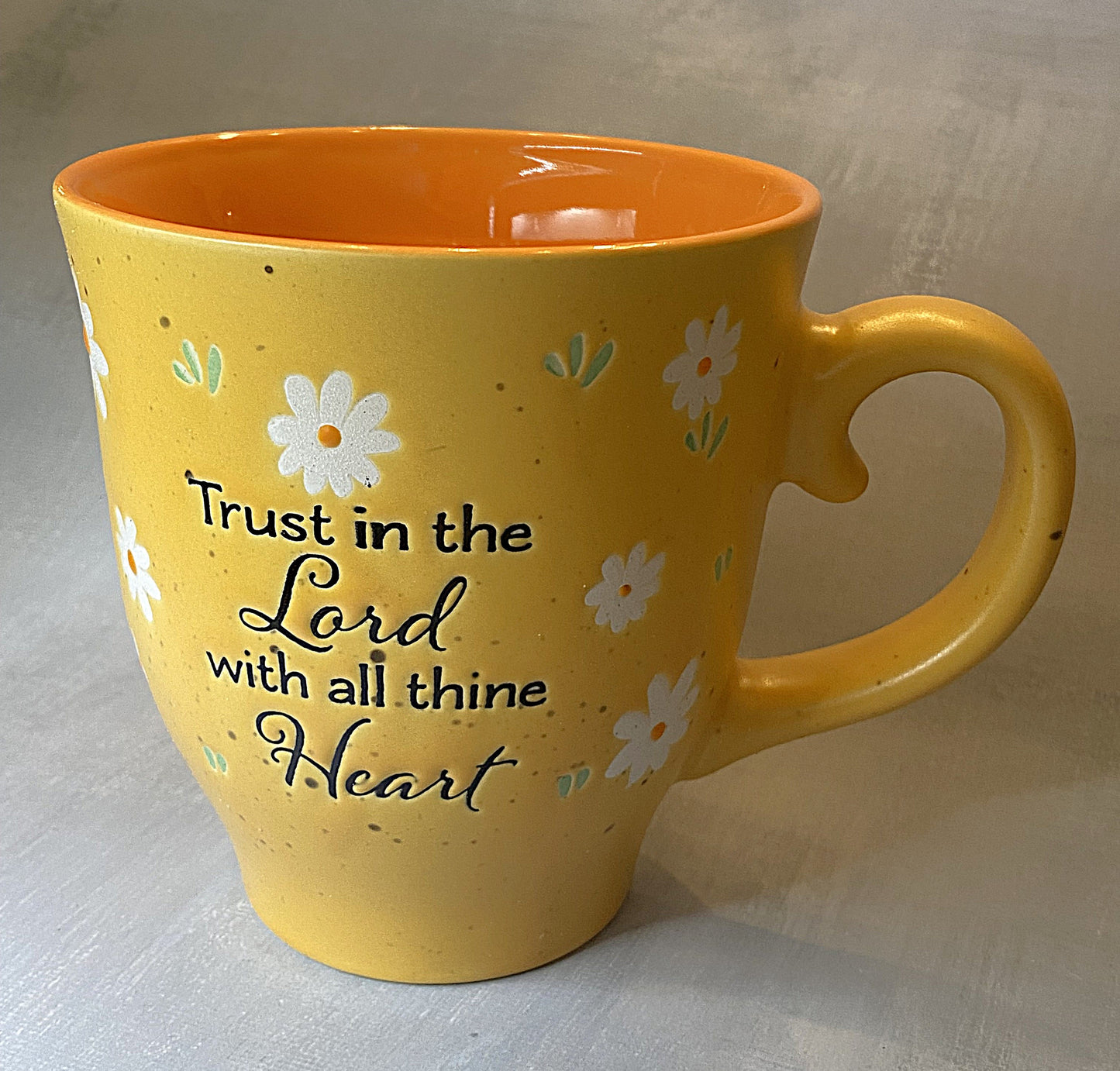 Trust In the Lord with All Thine Heart mug - Yellow with flowers